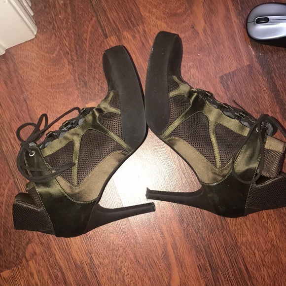 Stella McCartney’s camo booties - Picture 4 of 10